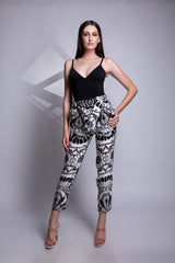 Pantaloni cu imprimeu geometric si bretele in X