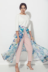 Bluza cu maneca trei-sferturi, la baza gatului