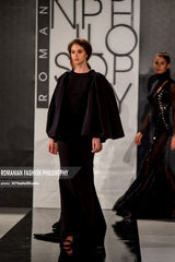 Rochie cu spatele gol si maneci ample