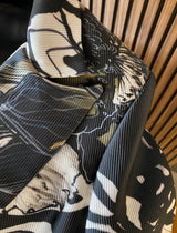 Costum cu pantaloni scurti, STONE