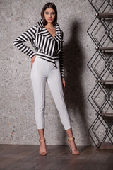 Pantaloni albi, conici cu dunga