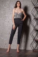 Pantaloni negri, conici cu talie inalta