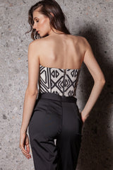 Pantaloni negri, conici cu talie inalta