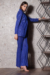 Costum albastru-electric cu pantaloni evazati