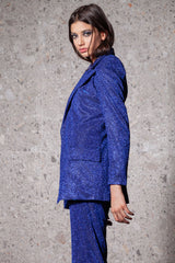 Costum albastru-electric cu pantaloni evazati