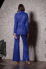 Costum albastru-electric cu pantaloni evazati