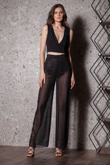 Top negru cu decolteu in ”V”