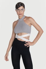 Top scurt cu cordoane la gat si talie