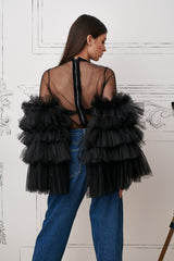 Bluza din tul neagra cu maneci cu volane suprapuse