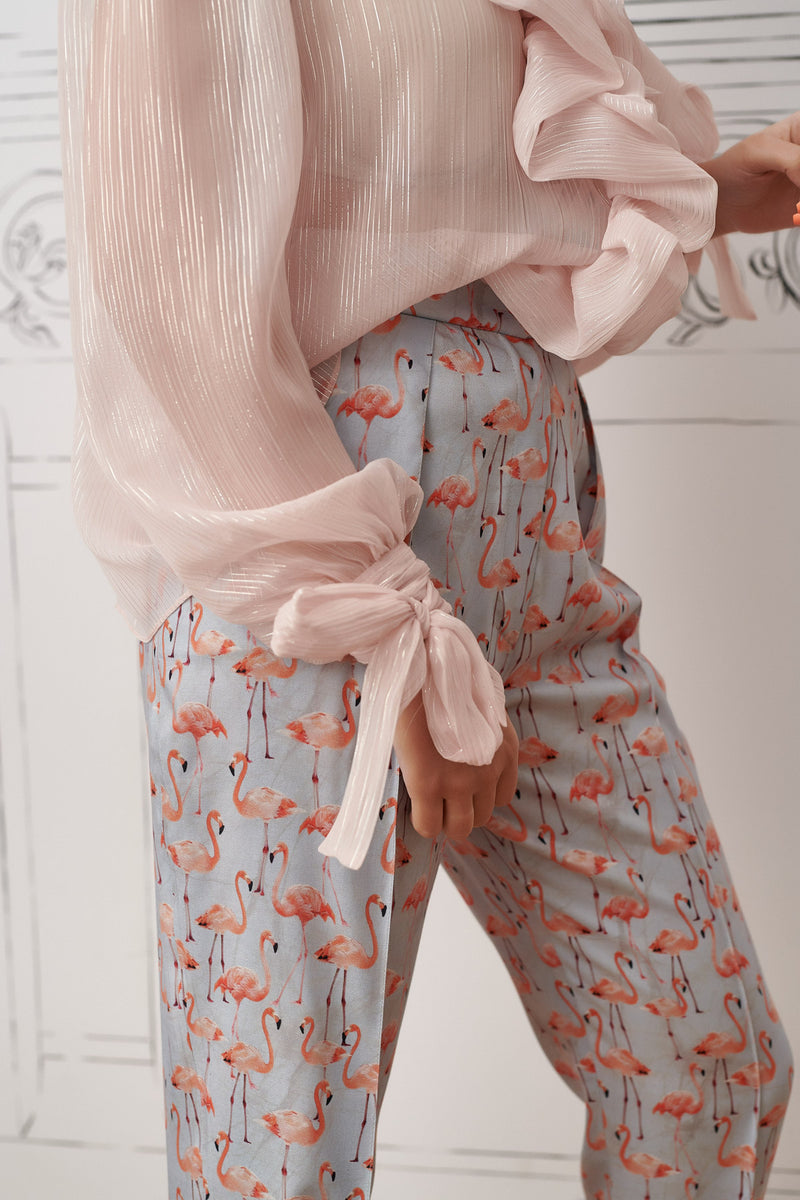 Pantaloni conici cu imprimeu Flamingo
